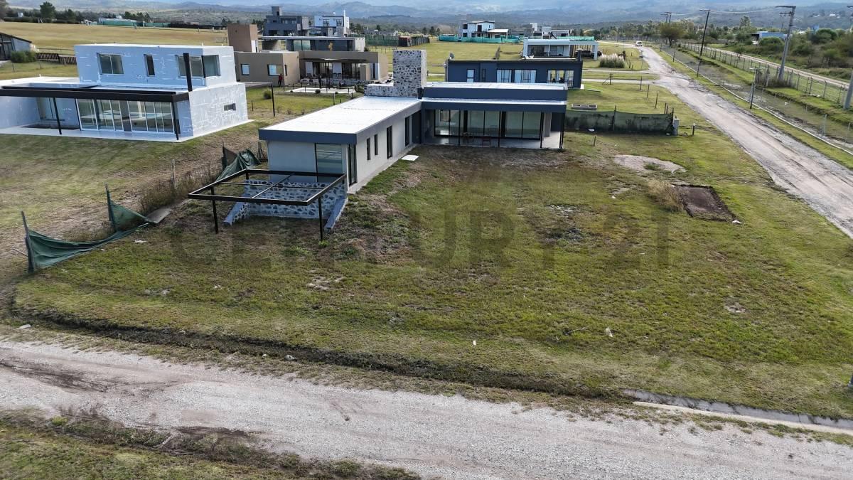 Casa 240 m2 - 3 DORM. 3 BAÑOS A ESTRENAR en Puerto del Águila Country | ENTREGA Y CUOTAS — foto 1