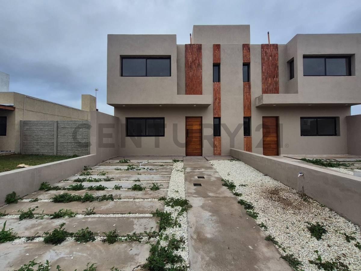 VENTA DUPLEX 3 DORMITORIOS DOCTA AVENIDA ETAPA 4 — foto 1