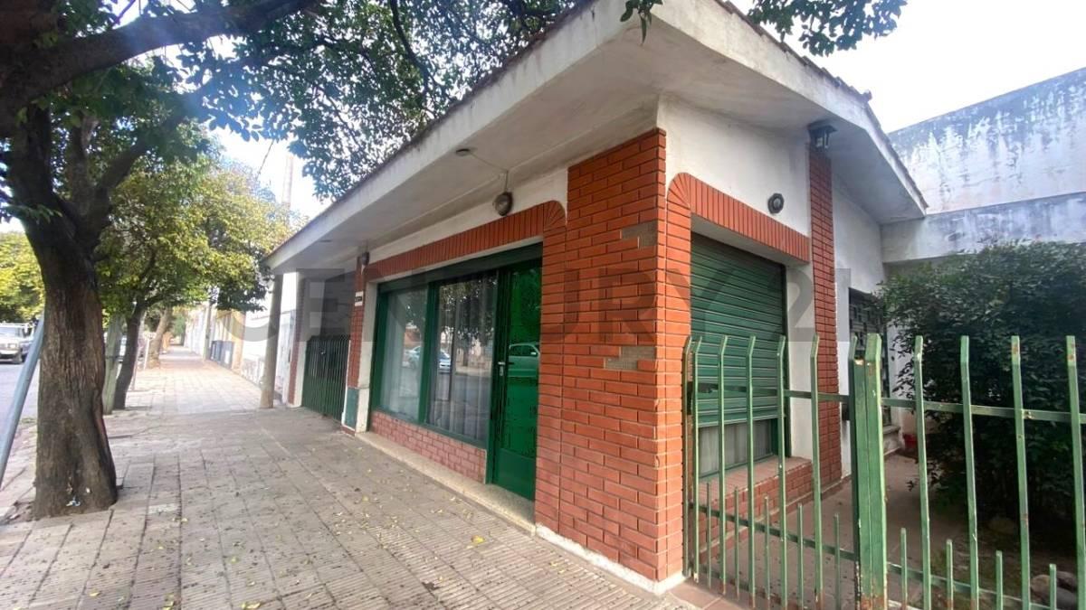 Casa 4 Amb + Local + Galpón a Metros de Av. Alem | Gran Potencial Talleres Oeste — foto 1
