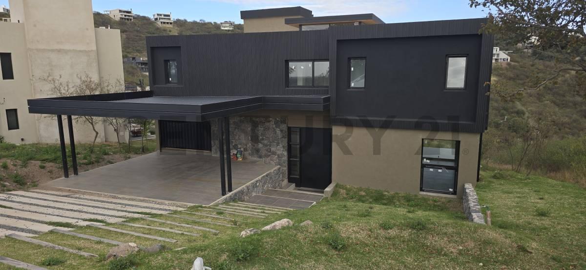 Casa a estrenar en La Deseada | 3 dorm. | Suite | 330 m² | Diseño arquitectónico premium | USD 490.0 — foto 1