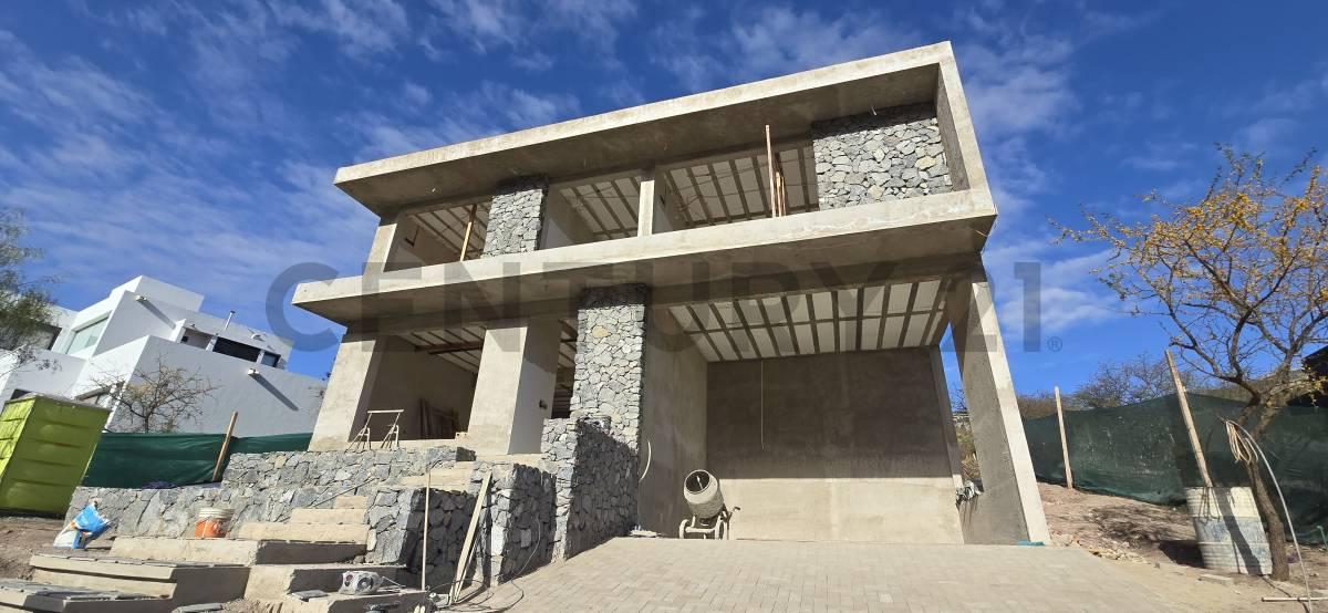 Casa de categoría en construcción en Country La Desea - 80% de avance - se entrega terminada en Dici — foto 1