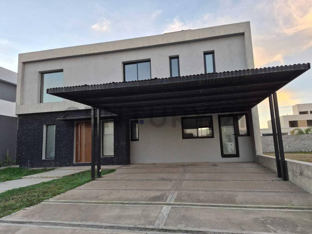 OPORTUNIDAD GRAN CASA 4 dormitorios c/ pileta, 196m2 construidos, 360m2 terreno — foto 1