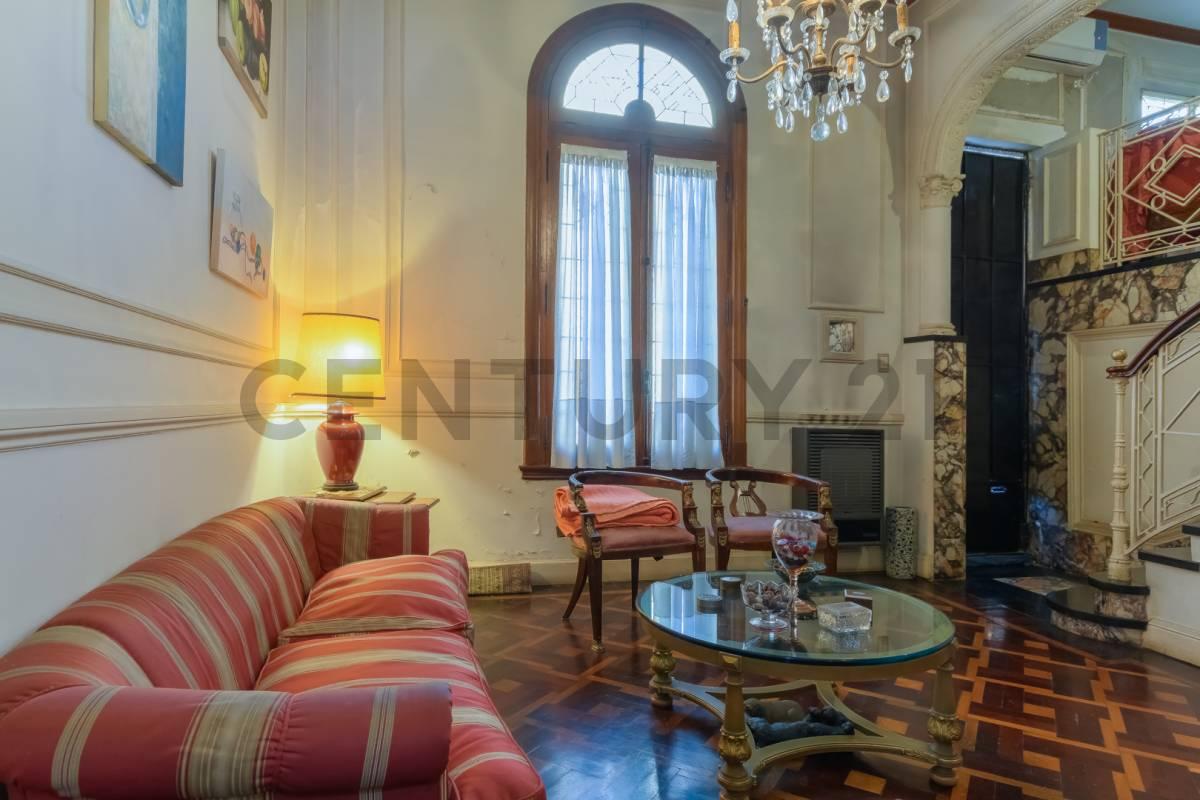 EN VENTA CASA DE 4 DORMITORIOS CON COCHERA, TERRAZA Y PARRILLA MEXICO AL 4200 — foto 1