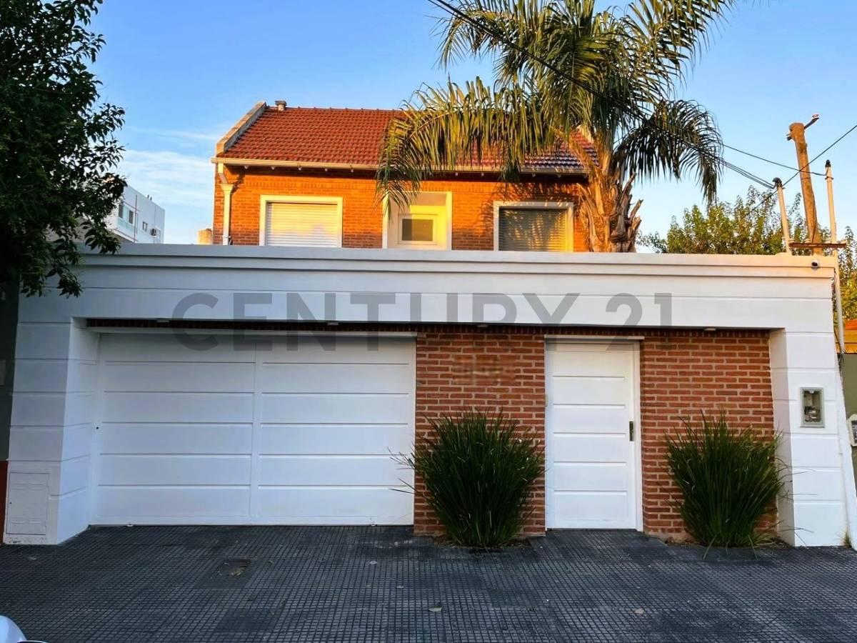 CASA DE 4 AMBIENTES EN VENTA RAMOS MEJIA CON PILETA Y COCHERA — foto 1
