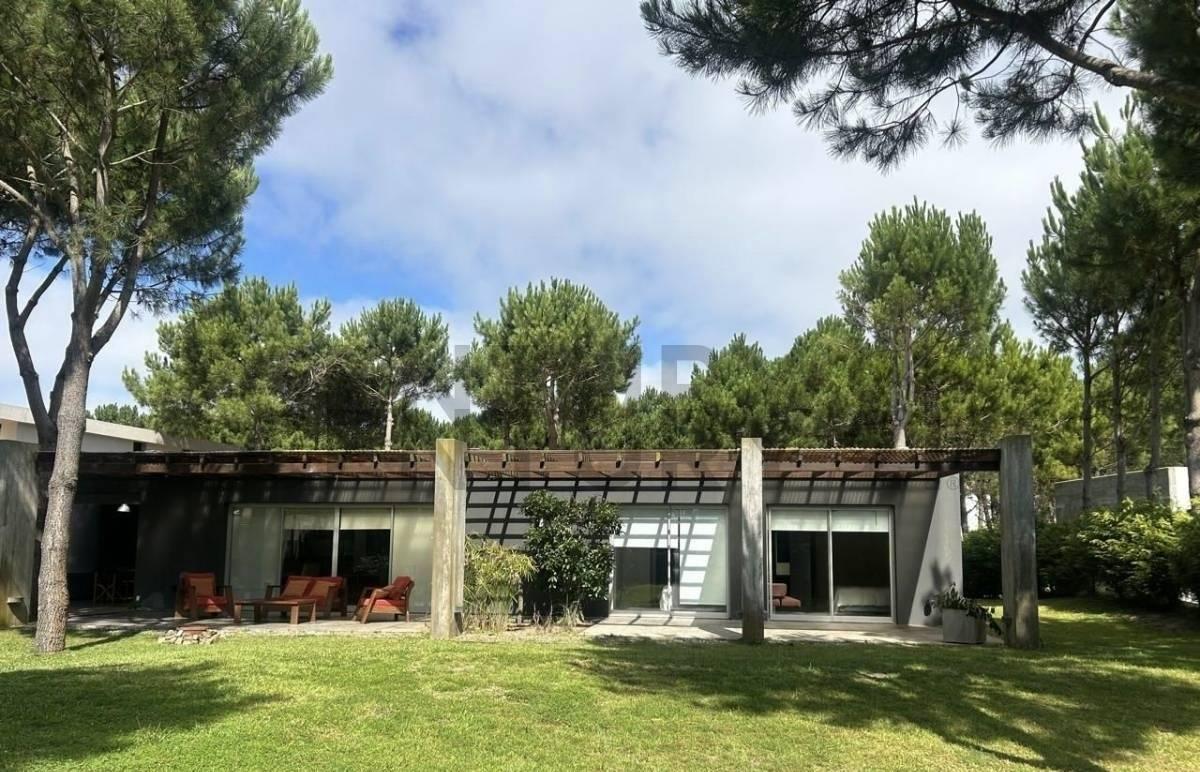Casa 5 ambientes en alquiler temporal en Barrio privado La Herradura Pinamar — foto 1