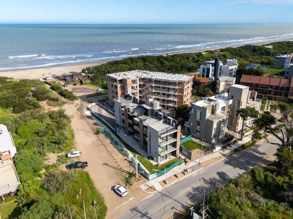 Venta departamento 2 ambientes Mar de Ostende Pinamar con terraza propia — foto 1