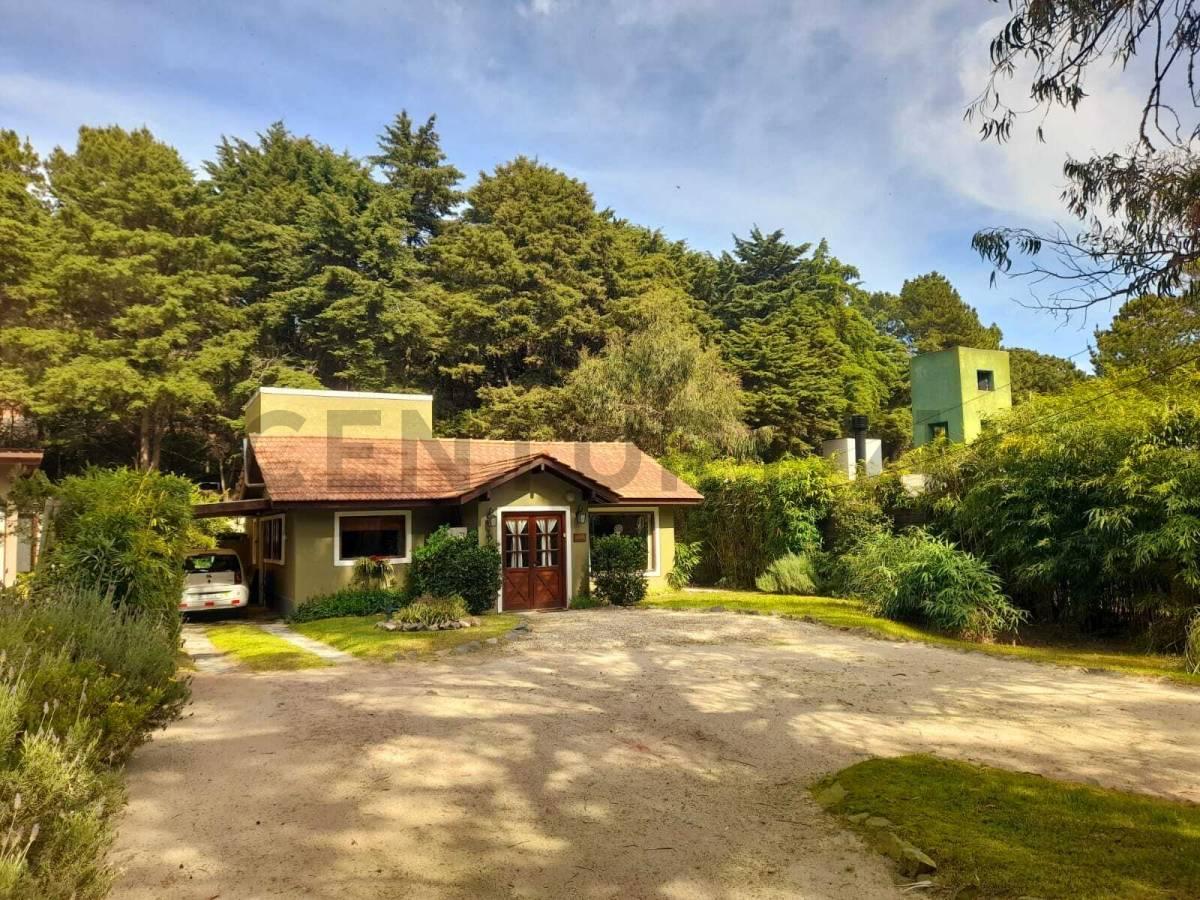 CASA EN VENTA MAR DE LAS PAMPAS 4 AMBIENTES GRAN ESPACIO VERDE — foto 1