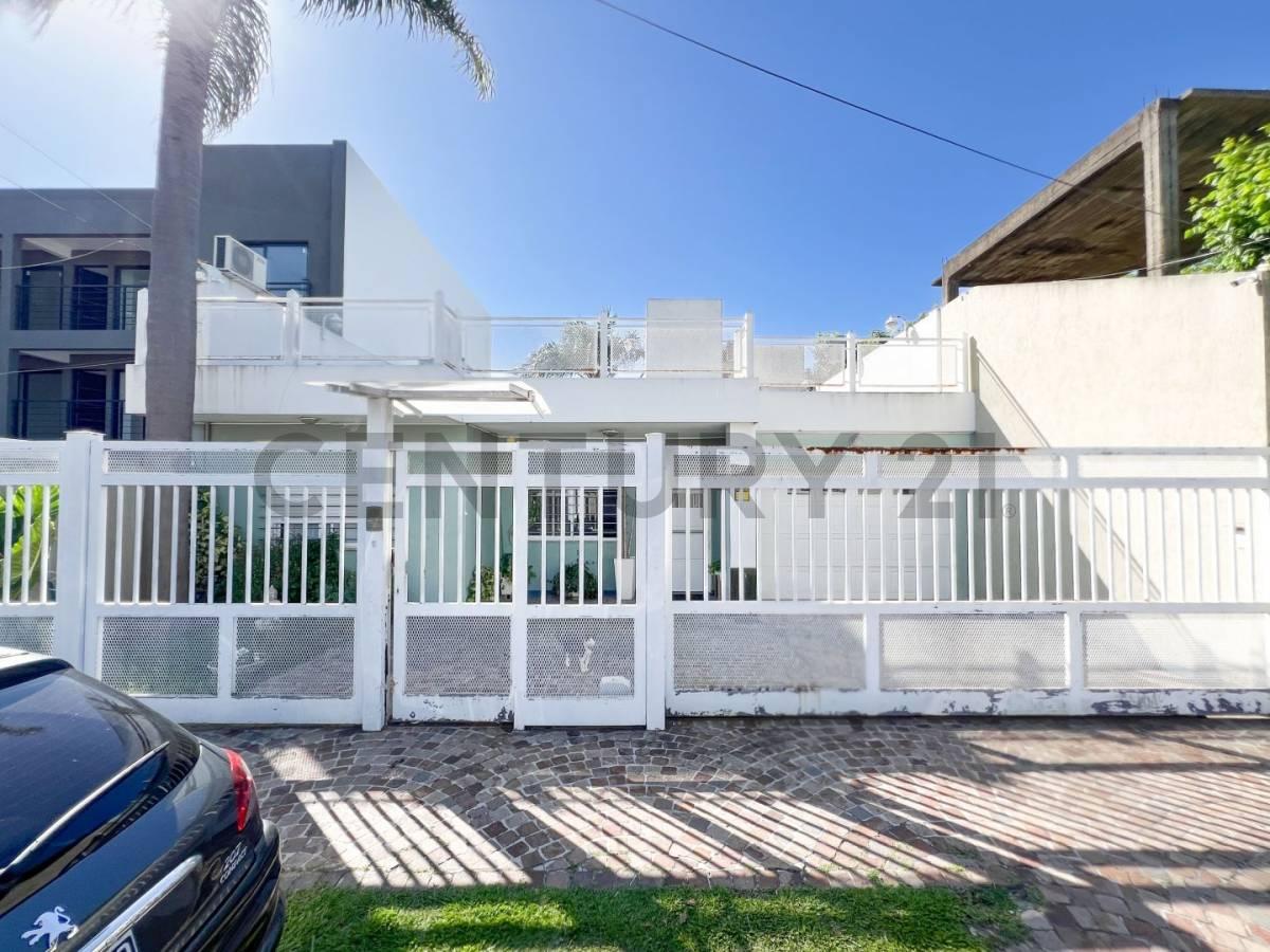 Venta de Casa 3 DORMITORIOS MORON COCHERA PILETA QUINCHO — foto 1