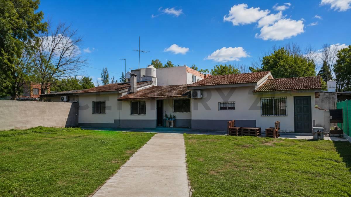 CASA EN VENTA MULTIFAMILIAR 3 VIVIENDAS BENAVIDEZ — foto 1