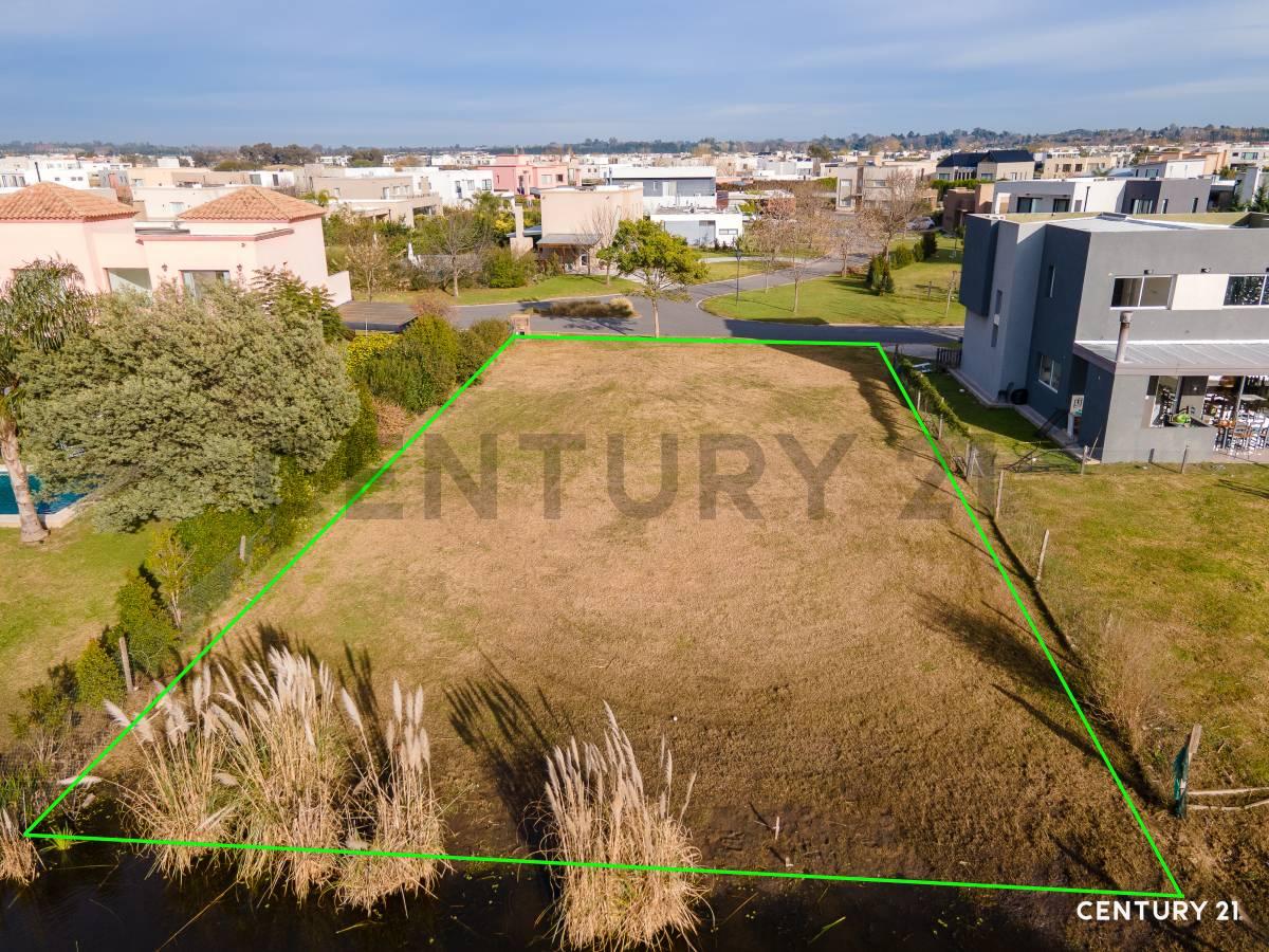 Lote al agua con salida directa al espejo – El Cantón Golf | Nuevo Precio – Oportunidad — foto 1