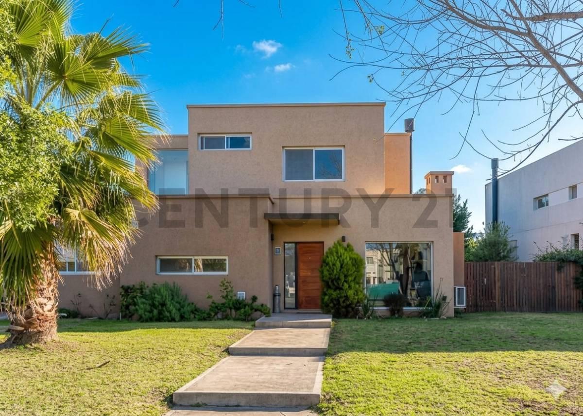 CASA EN VENTA en El Cantón Norte - 5 Amb con Pileta — foto 1