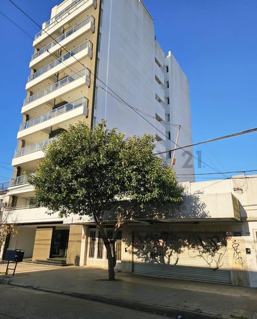 CASA EN VENTA CON LOCAL COMERCIAL AL FRENTE — foto 1