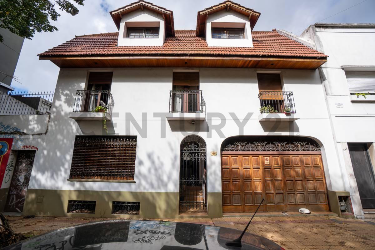 VENTA DE CASA APTA BANCO EN EL CASCO DE LA PLATA CON COCHERA DOBLE — foto 1