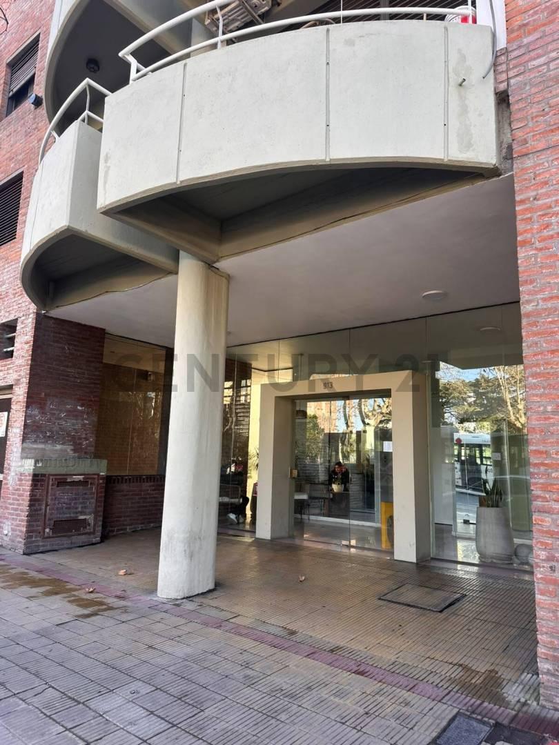MONOAMBIENTE EN VENTA FRENTE A PLAZA MORENO — foto 1
