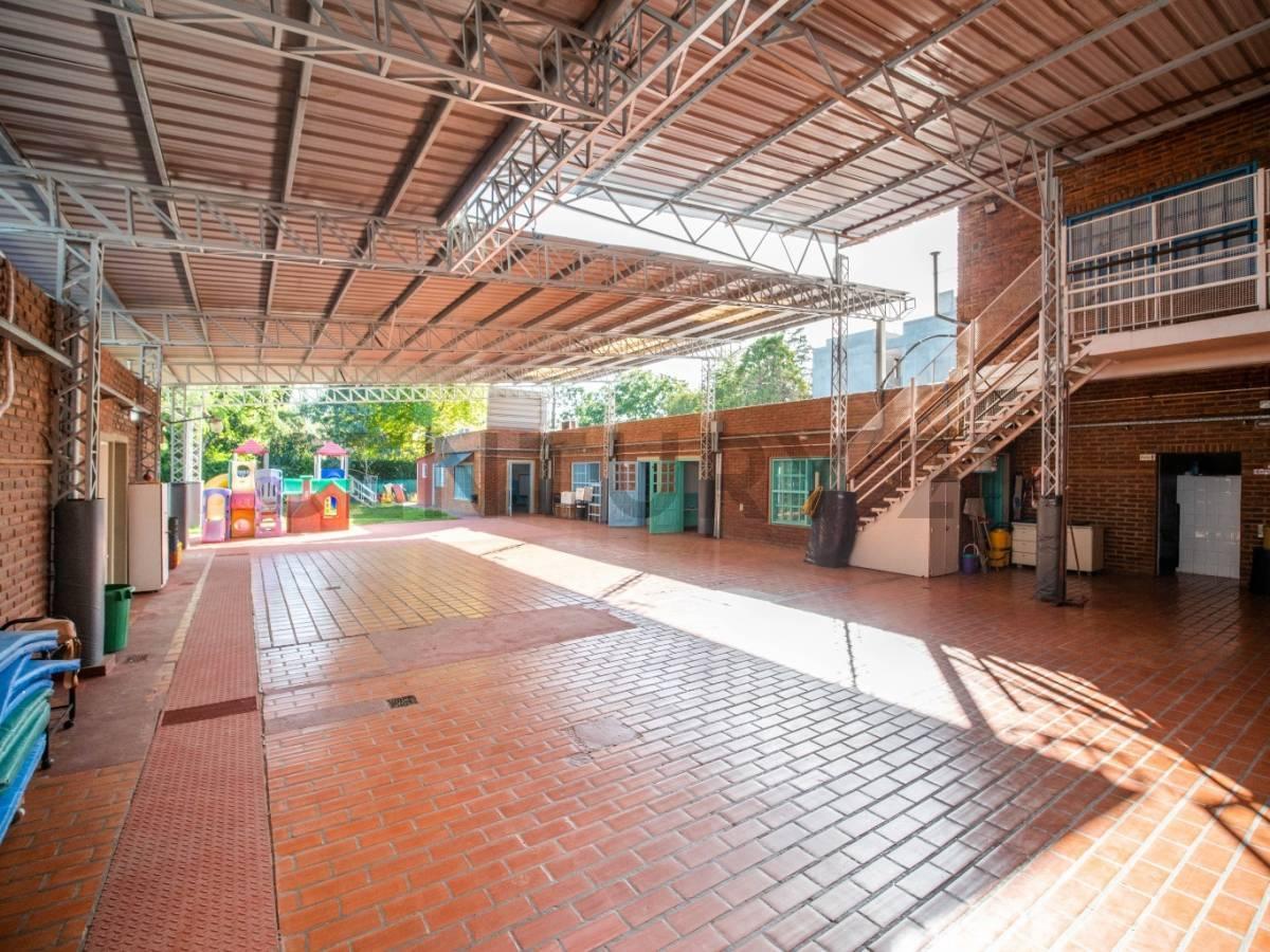 IMPORTANTE PROPIEDAD COMERCIAL PARA VARIOS FINES EDUCACION. — foto 1