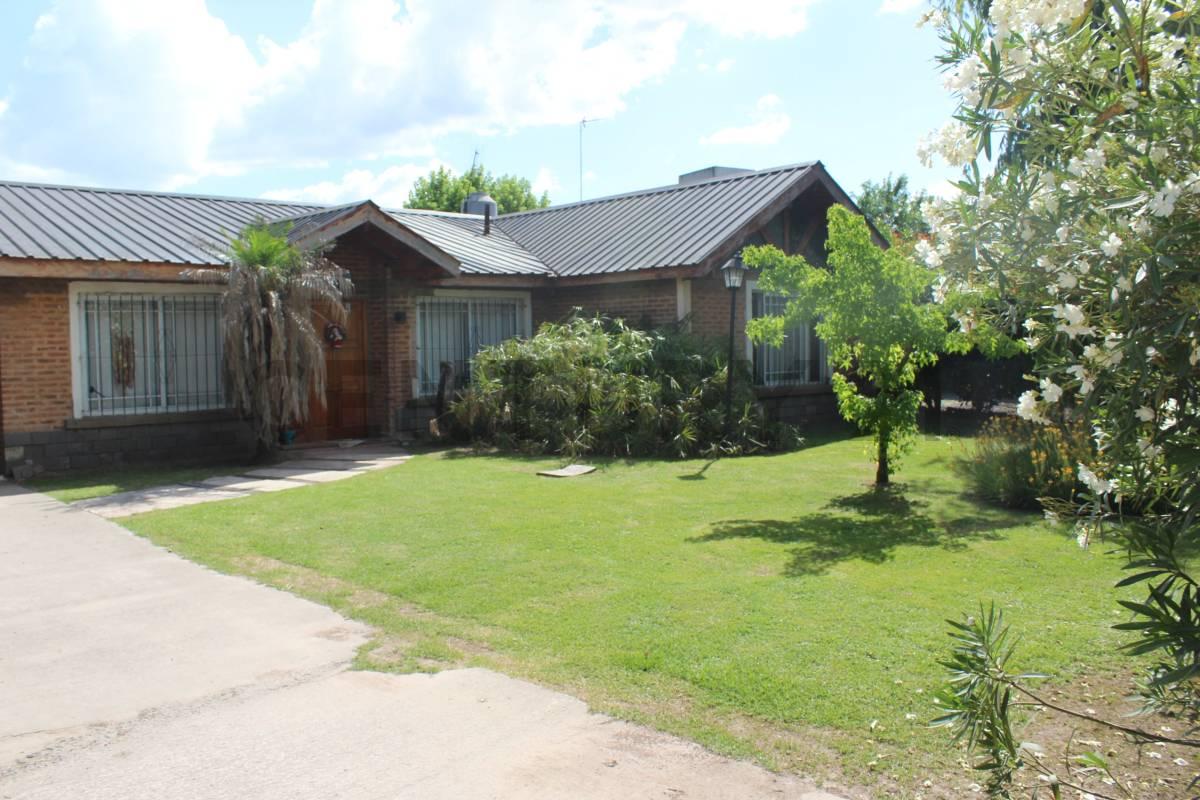 VENTA- ¡OPORTUNIDAD ÚNICA EN MORENO! CASA CON PARQUE Y PILETA EN UN LOTE DE 1000m2 — foto 1