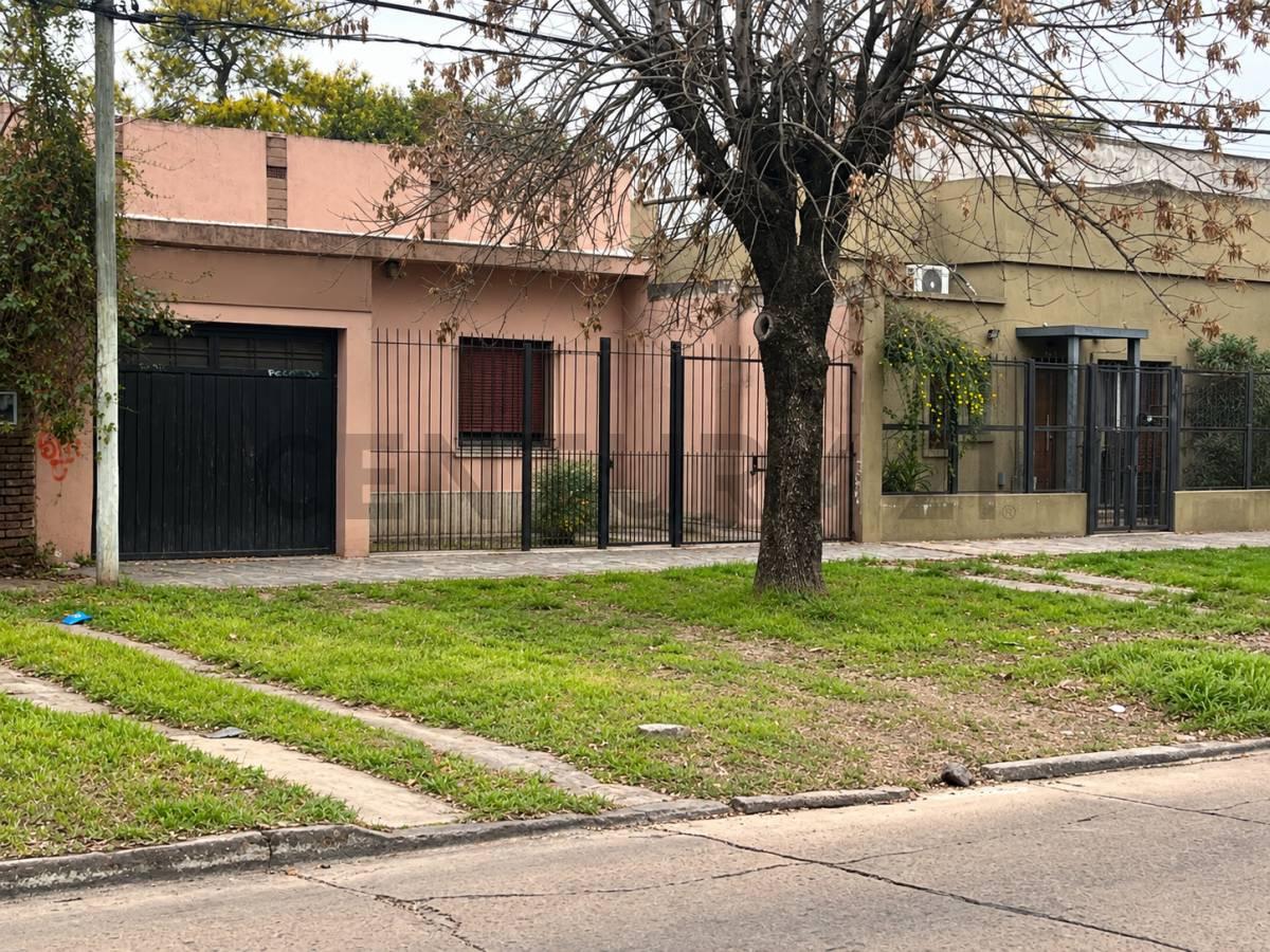 CASA 3 AMBIENTES EN VENTA EN SAN MIGUEL | PARQUE, PILETA Y GARAJE | LOTE 300 M² — foto 1