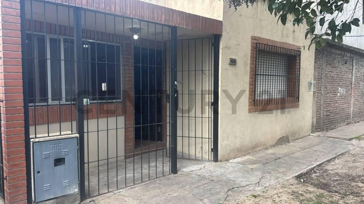 CASA 3 AMBIENTES SOBRE AV.VERGARA-BERAZATEGUI, LOTE DE 300 M2 — foto 1