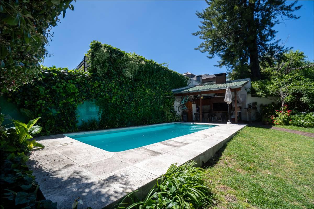 Venta Casa en Hurlingham Gran Lote, Pileta y Quincho — foto 1