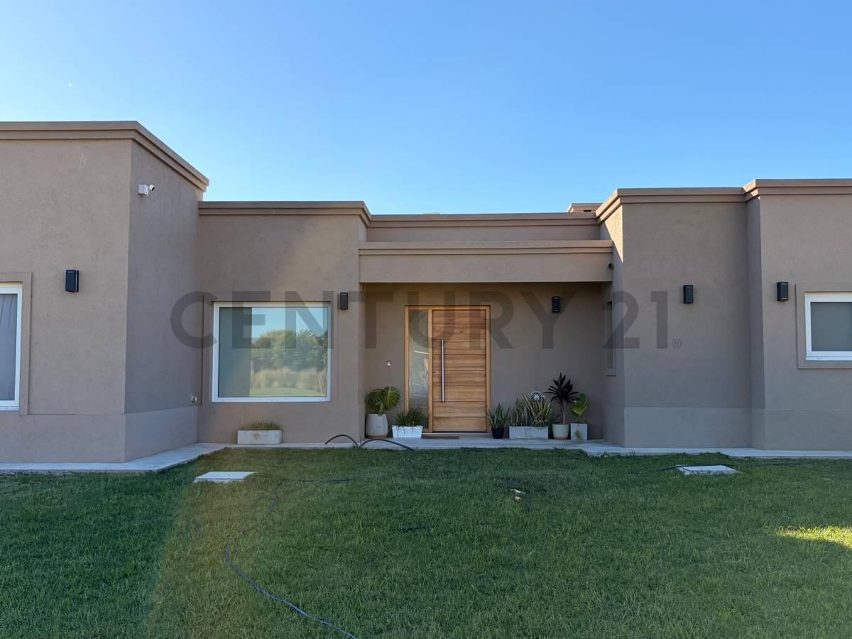 Venta Casa 4 amb B° Cerrado c/amenities — foto 1