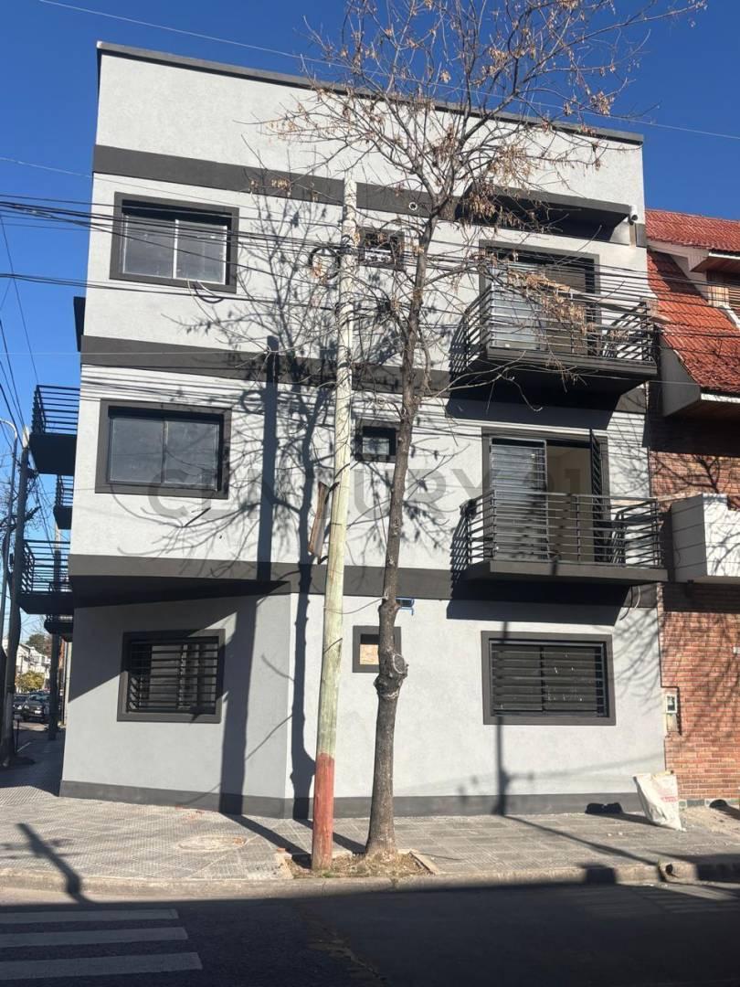 Venta 2amb Planta Baja con Patio y Terraza Propia en Valentín Alsina — foto 1