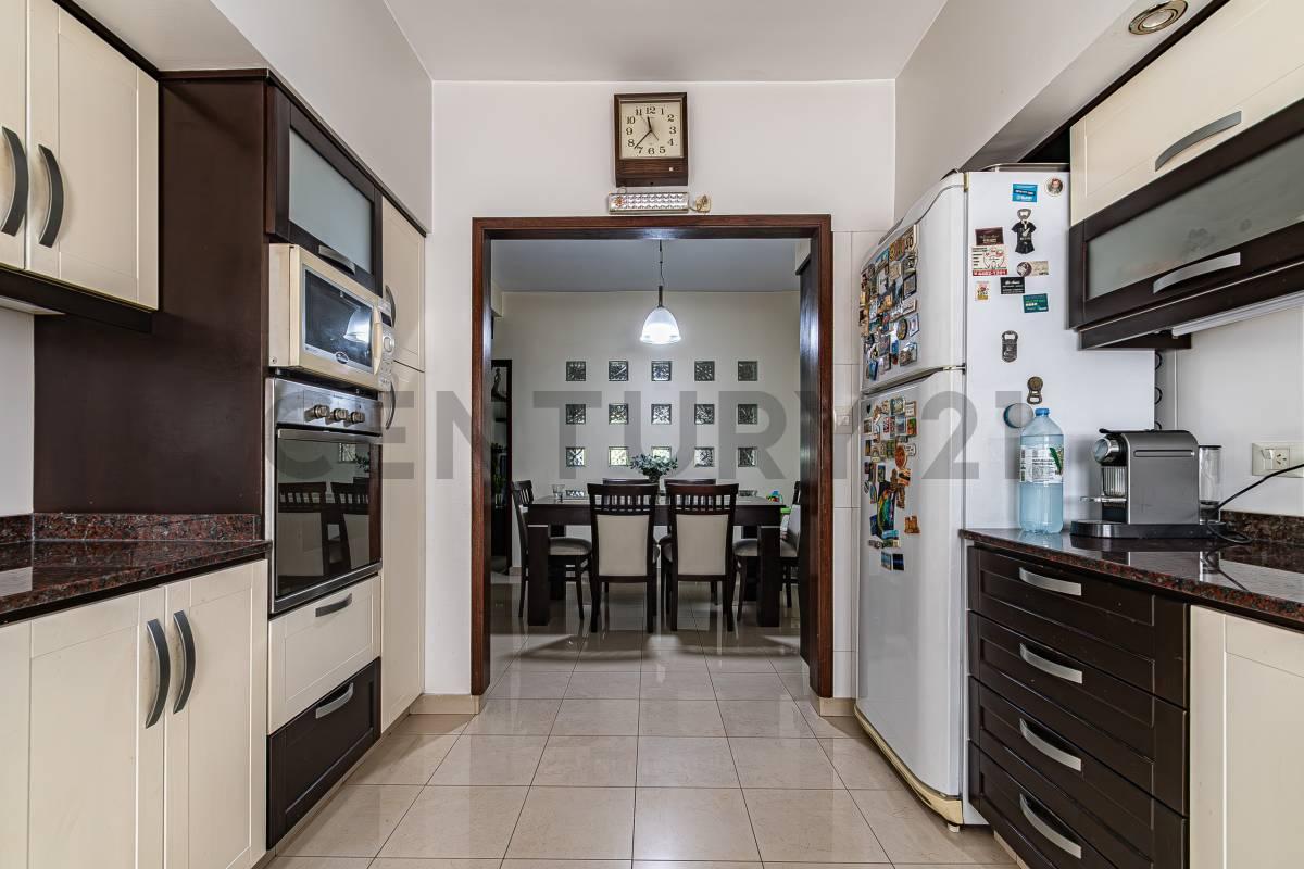 Oportunidad única 2 casas con entradas independientes. patio, Quincho, Cocheras, Terraza — foto 1