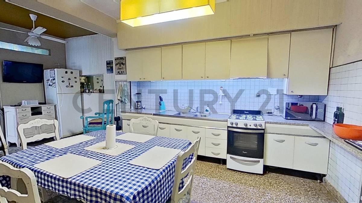 PH 4 ambientes con patio parrilla, cocheras para dos autos | Todo en planta baja — foto 1