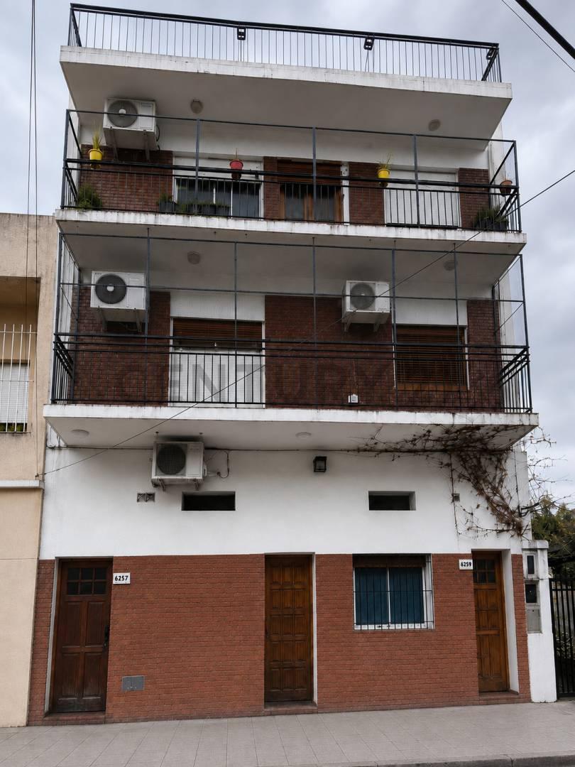 PH con Local o Consultorio al Frente Vivienda / Entrada Independiente. — foto 1