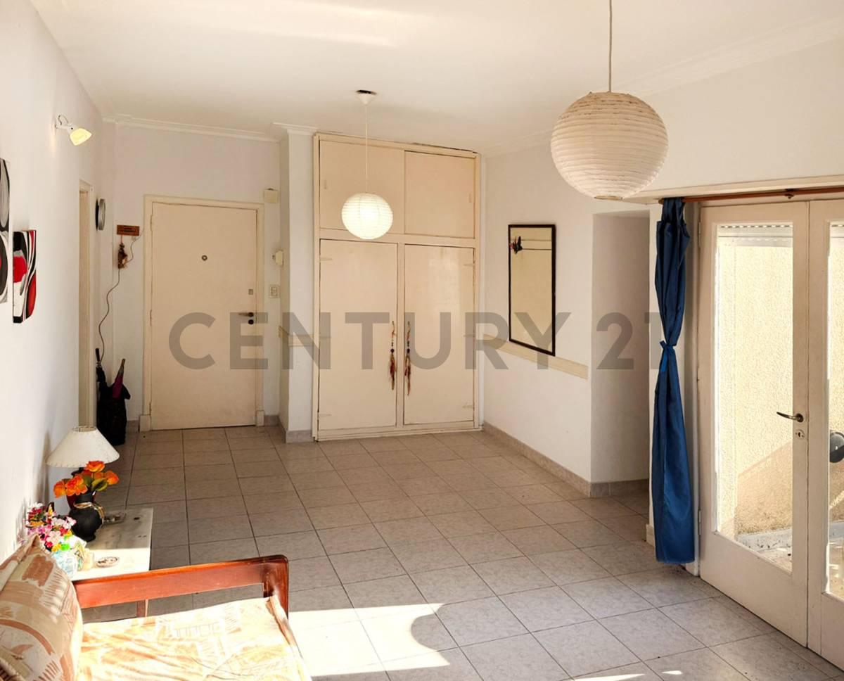 Venta de departamento 2 ambientes, a 200 metros del mar, Miramar. — foto 1