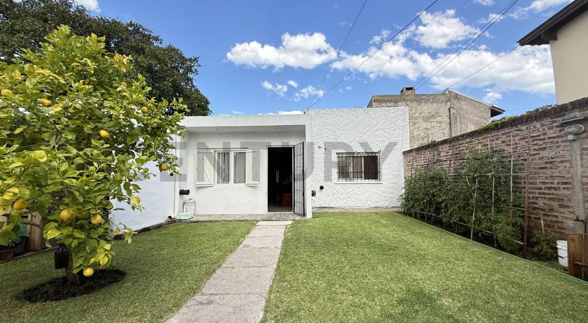 Venta de casa 5 ambientes con parque apta crédito, Caisamar, Mar del Plata. — foto 1