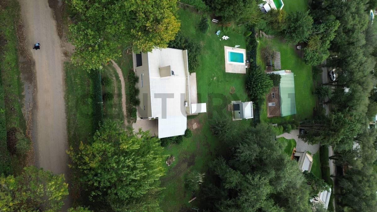 Hermosa quinta de 3 dormitorios con pileta en Los Robles — foto 1