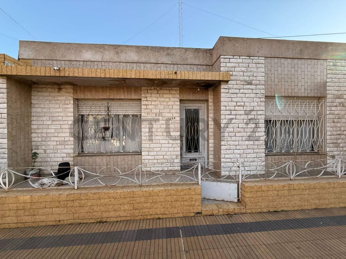CASA CON GALPÓN EN VENTA — foto 1