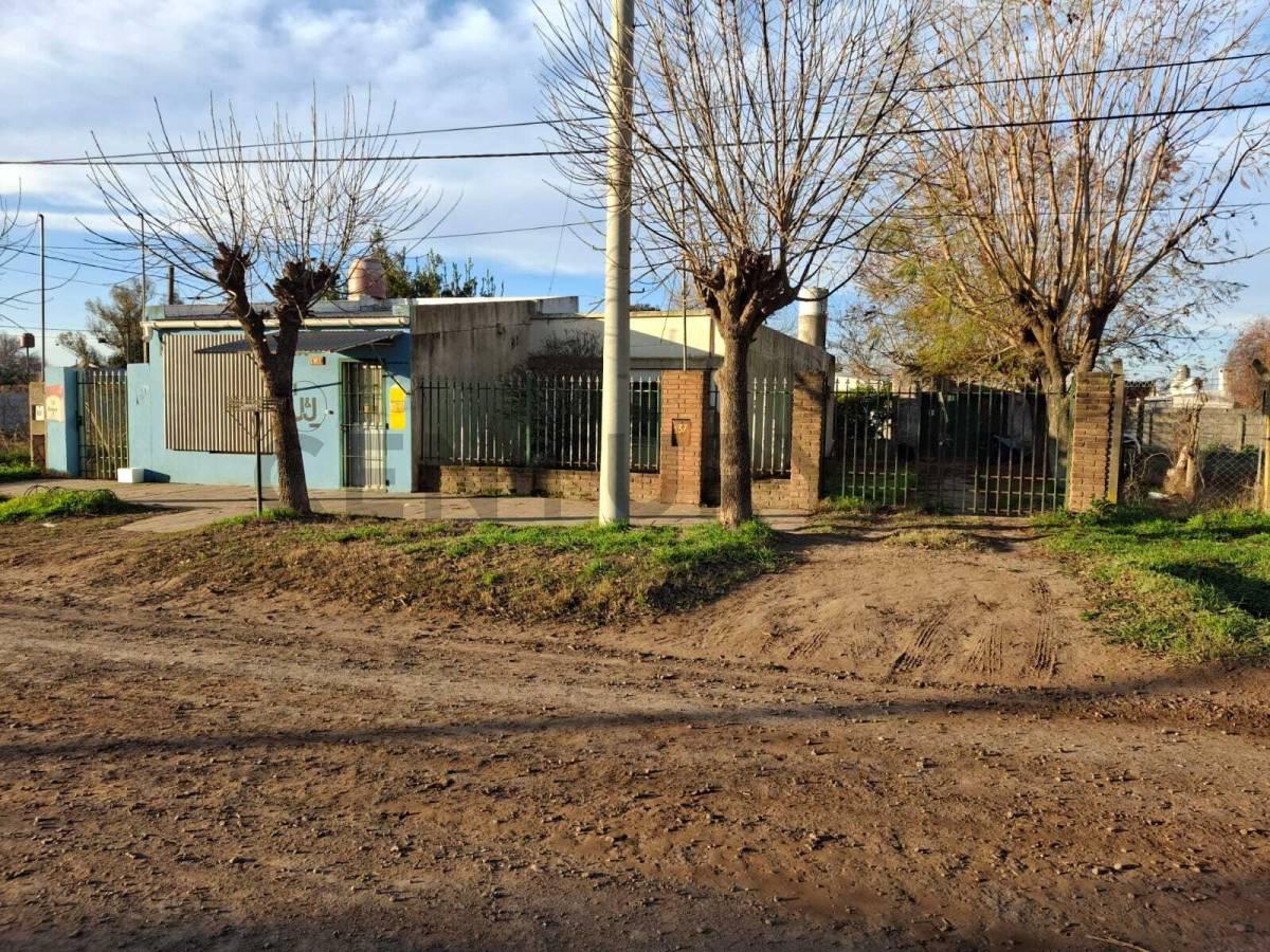 ¡¡ ATENCIÓN INVERSORES !!CASA EN VENTA CON SALÓN AL FRENTE DE GRAN POTENCIAL — foto 1