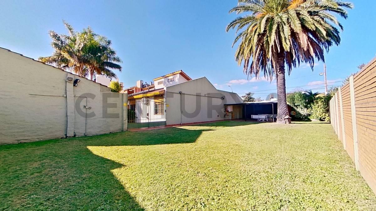 Venta Casa de 6 ambientes sobre LOTE doble, en Castelar — foto 1