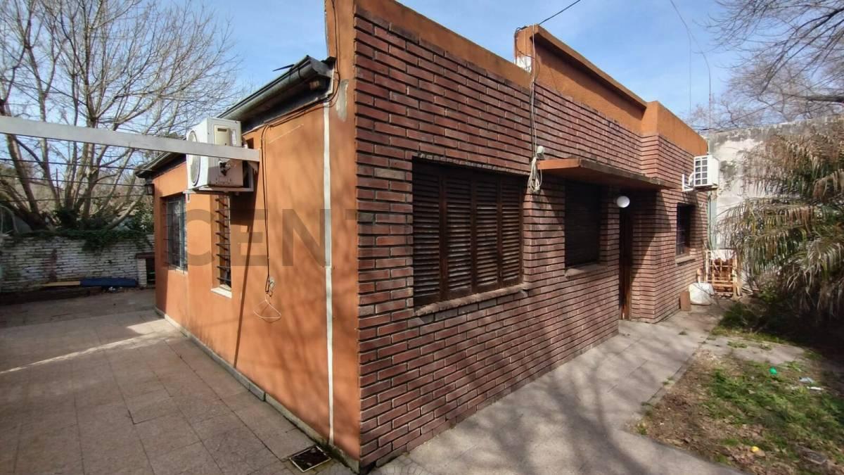 CASA A REFACCIONAR EN VENTA EN CITY BELL 3 DORMITORIOS — foto 1