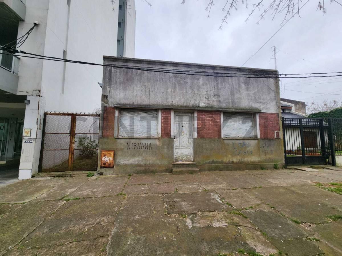 Terreno con construcción a demoler en Avenida 25 entre 41 y 42 | La plata — foto 1