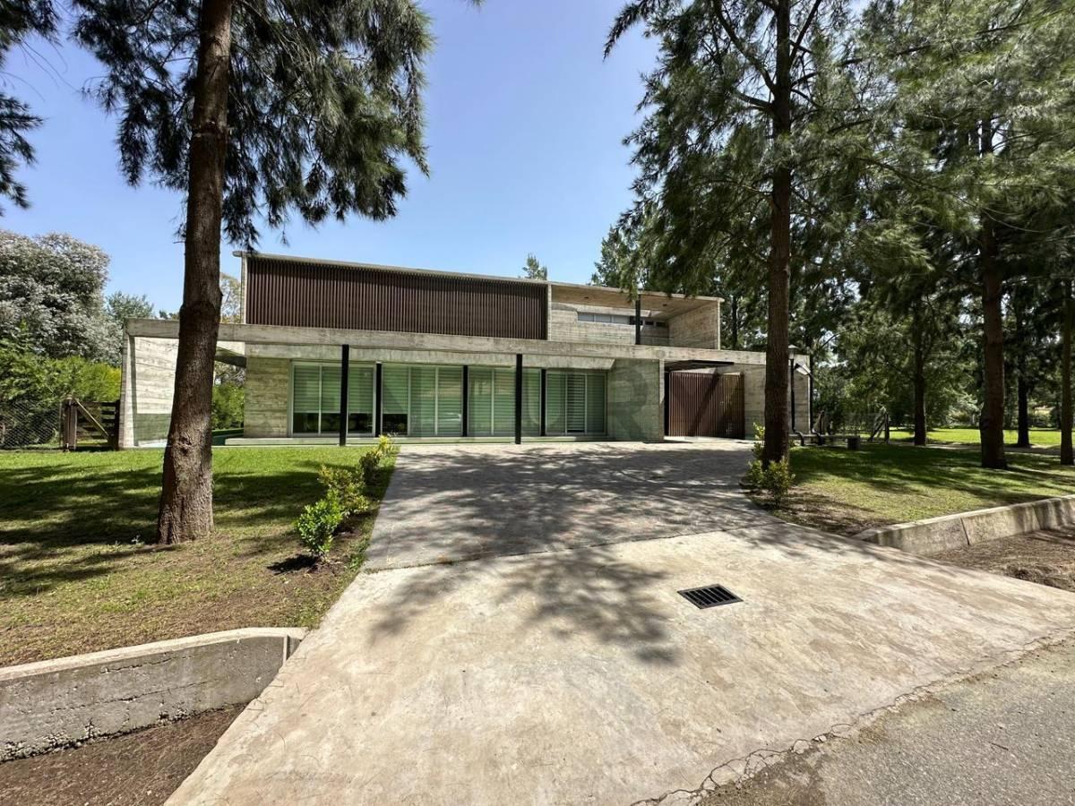CASA A LA VENTA EN MIRALAGOS 3 DORMITORIOS — foto 1
