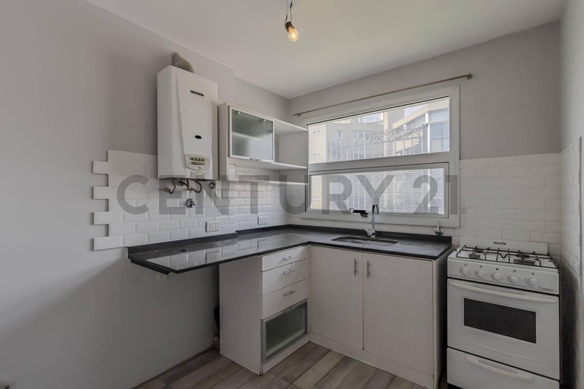 DEPARTAMENTO A LA VENTA DE 2 DORMITORIOS EN EL CENTRO DE LA PLATA — foto 1