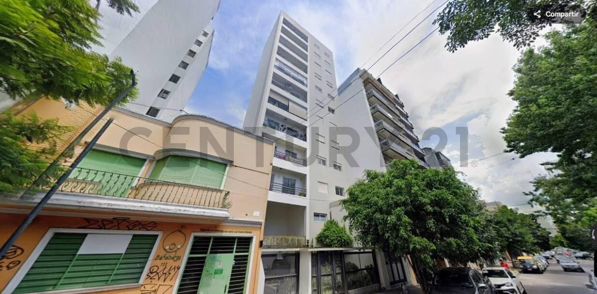 Piso en Alquiler - 45 e/ 9 y 10 - 3 dormitorios - 2 cocheras - calefacción central- — foto 1