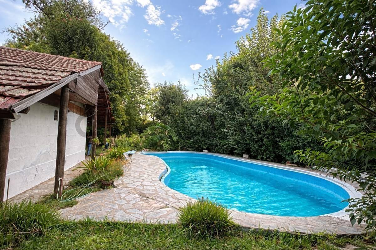 LOTE EN VENTA CON PILETA y CASA A REMODELAR Y/O DEMOLER EN CITY BELL — foto 1