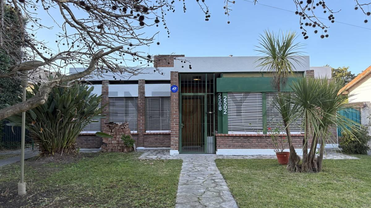 CASA EN VENTA EN GONNET - APTO BANCO — foto 1