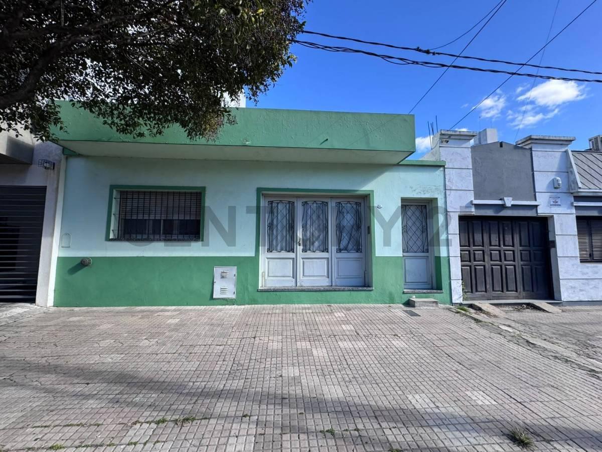 Casa en venta de 2 dormitorios en La Plata — foto 1