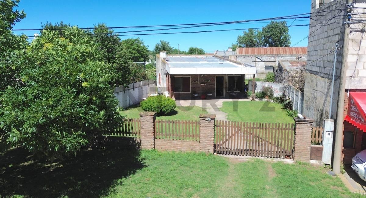 Casa a refaccionar con gran terreno en barrio Bernardino Rivadavia. — foto 1