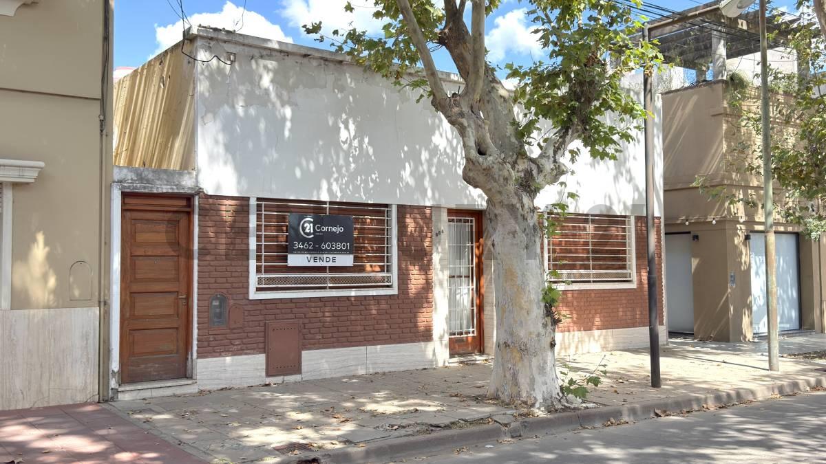 Casa 3 Dormitorios con Patio a Pasos de Calle Belgrano - VENADO TUERTO — foto 1