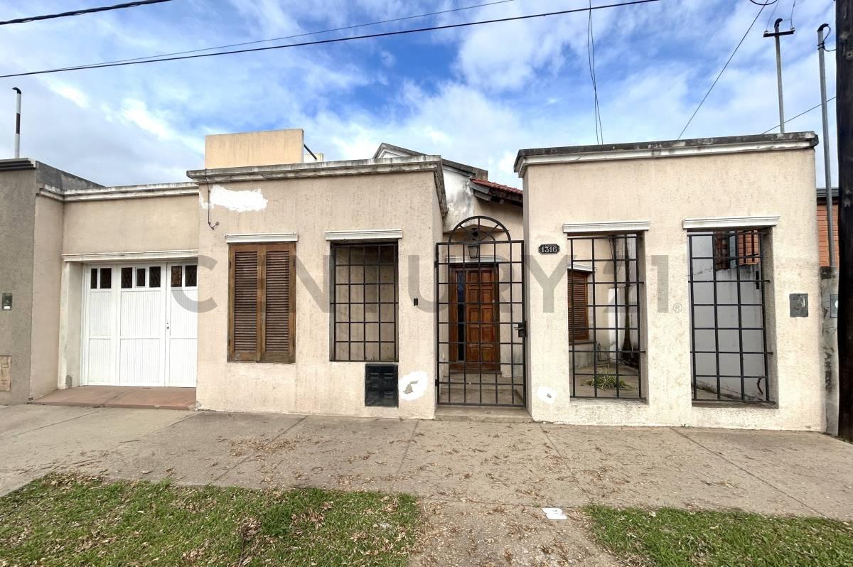 Casa de dos dormitorios, excelente ubicación. VENADO TUERTO — foto 1