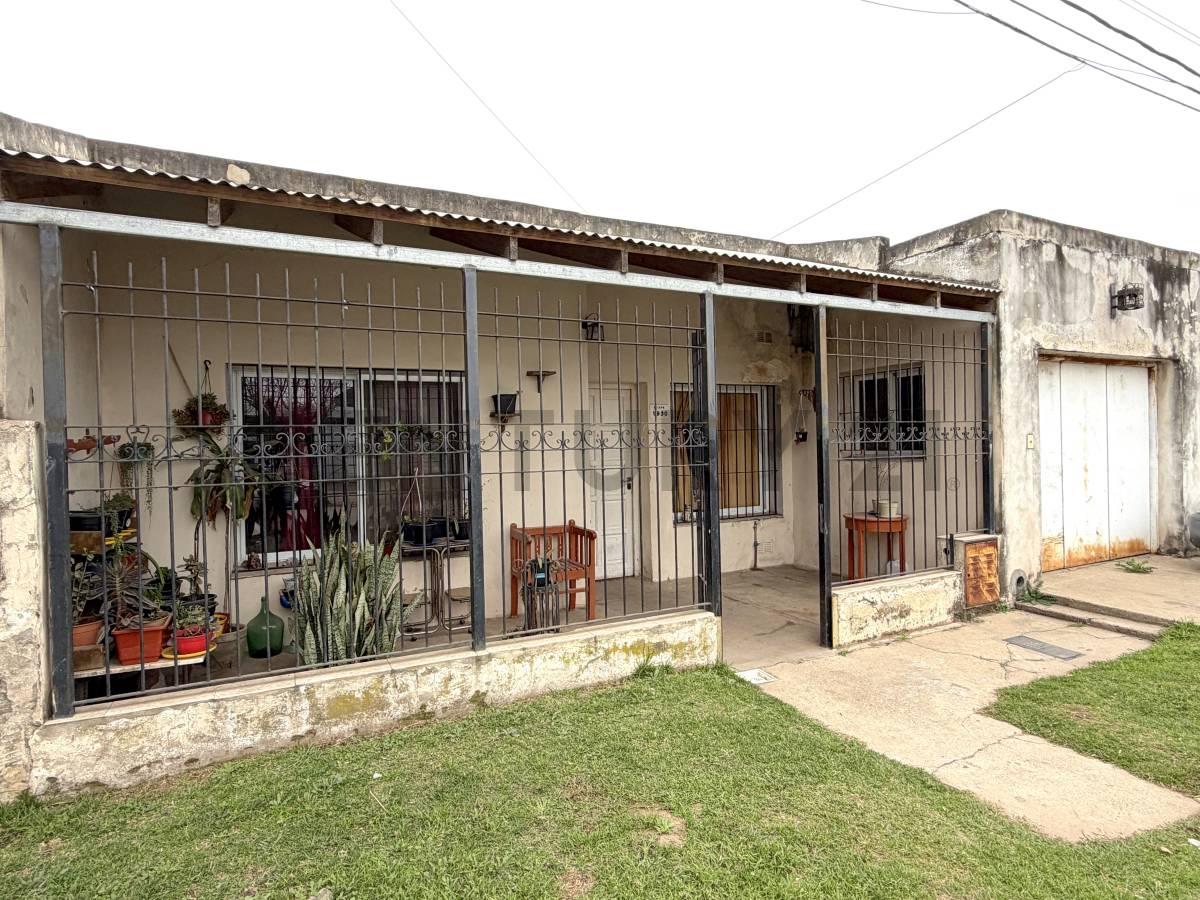 Casa de 2 dormitorios con patio, quincho y garage. VENADO TUERTO — foto 1