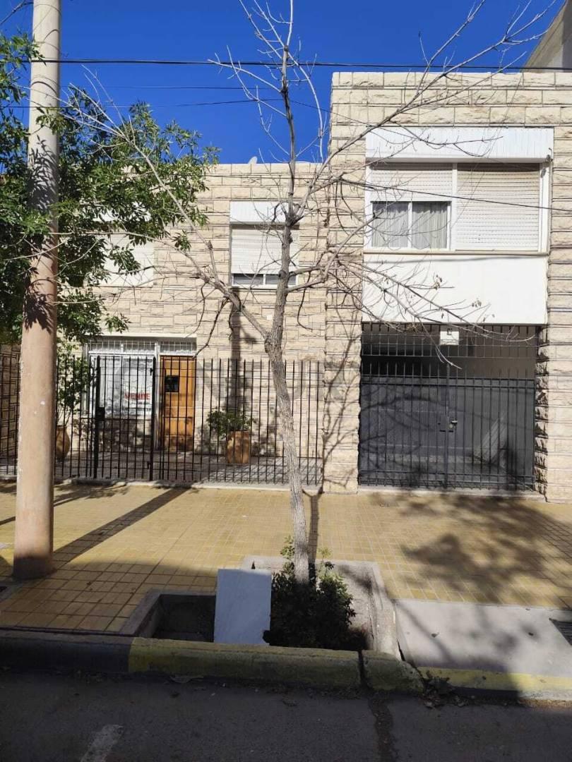 CASA EN VENTA.3 DORMITORIOS.2 BAÑOS.LIVING COMEDOR.GARAGE — foto 1