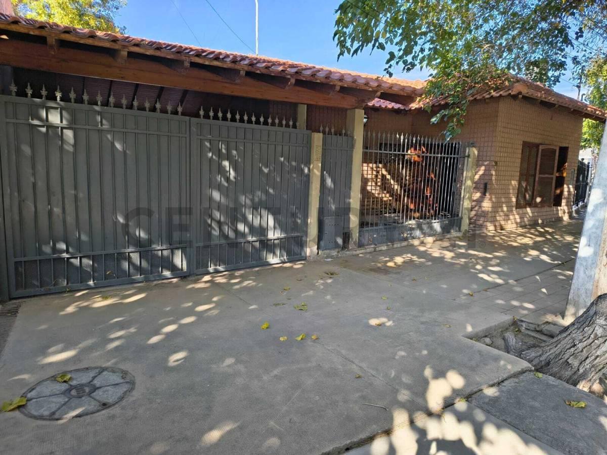 CASA AMPLIA CON GALPON CENTRICA — foto 1