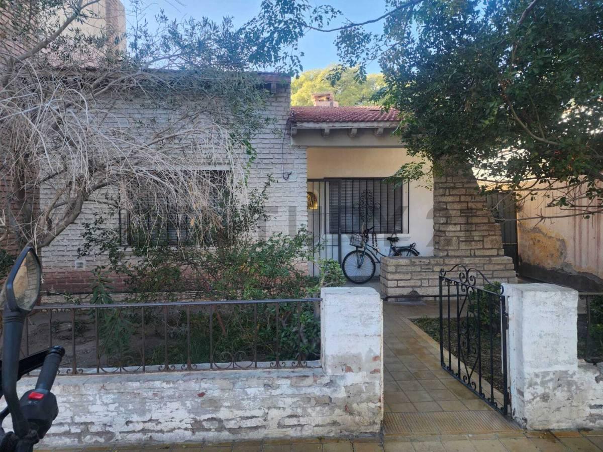 CASA CENTRICA PARA REMODELACION O RECICLADO — foto 1
