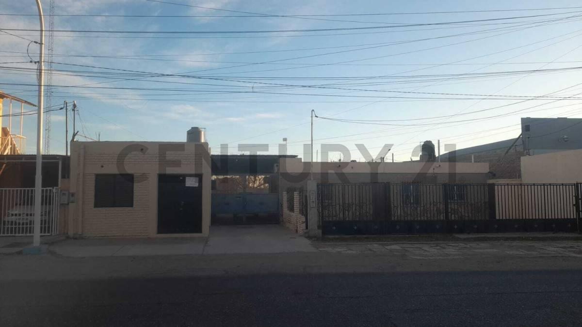 Venta Casa - Galpon - 2 departamentos — foto 1